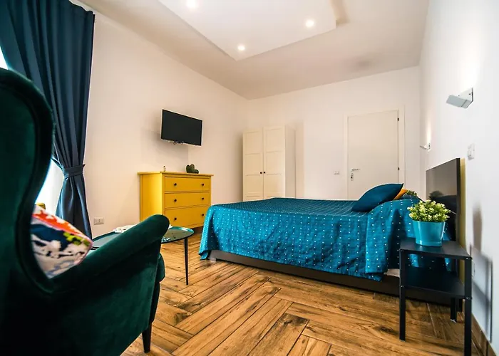 Hub Ferroviario - 12 Posti Letto Per Il Tuo Gruppo A Napoli Con Wifi E Netflix Bed & Breakfast
